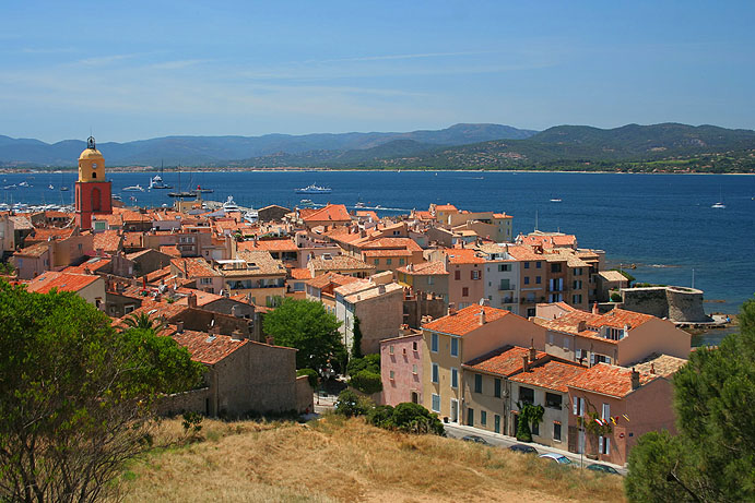 We anchored outside St Tropez for lunch on the way back from Porquerolles